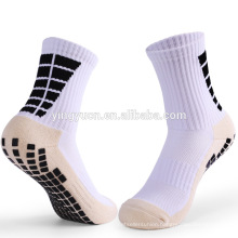 2019 High quality custom cotton mens socks football  sports non slip man sock